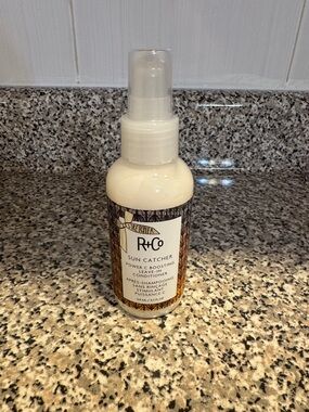 R+Co Sun Catcher Leave-In Spray - Cream & Brown Accents